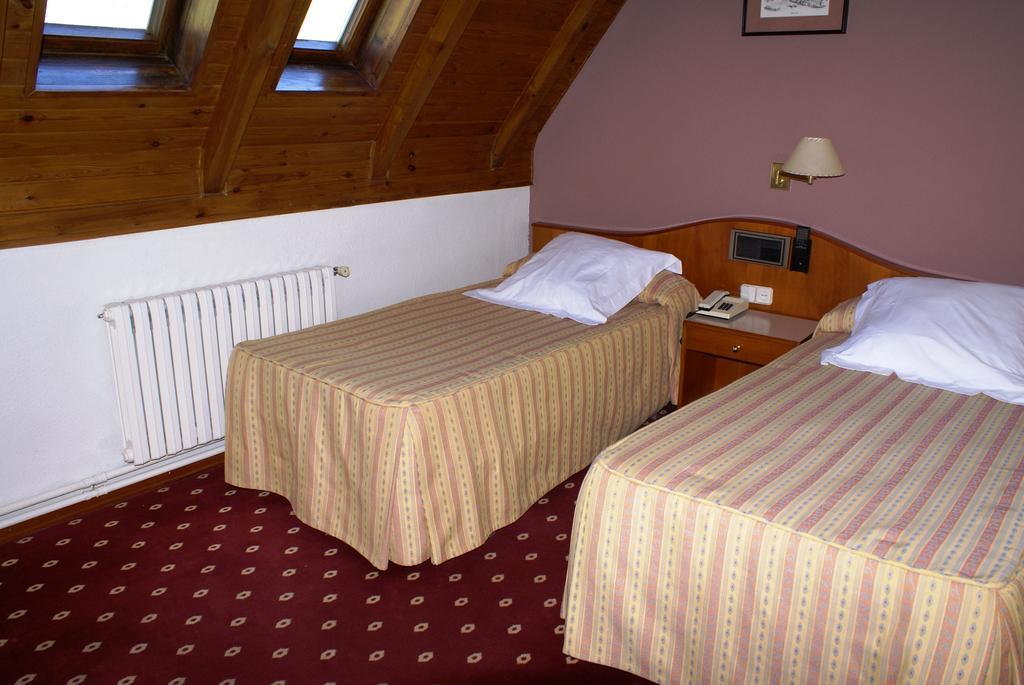 Hotel Edelweiss Arties Pokoj fotografie