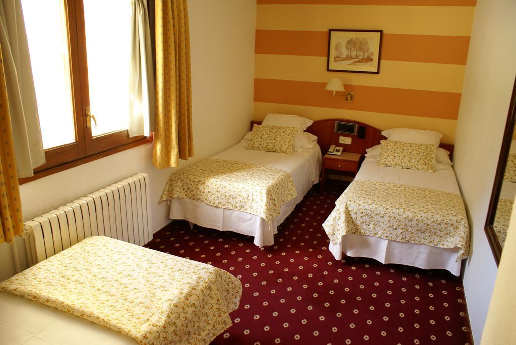 Hotel Edelweiss Arties Pokoj fotografie