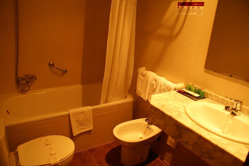 Hotel Edelweiss Arties Pokoj fotografie